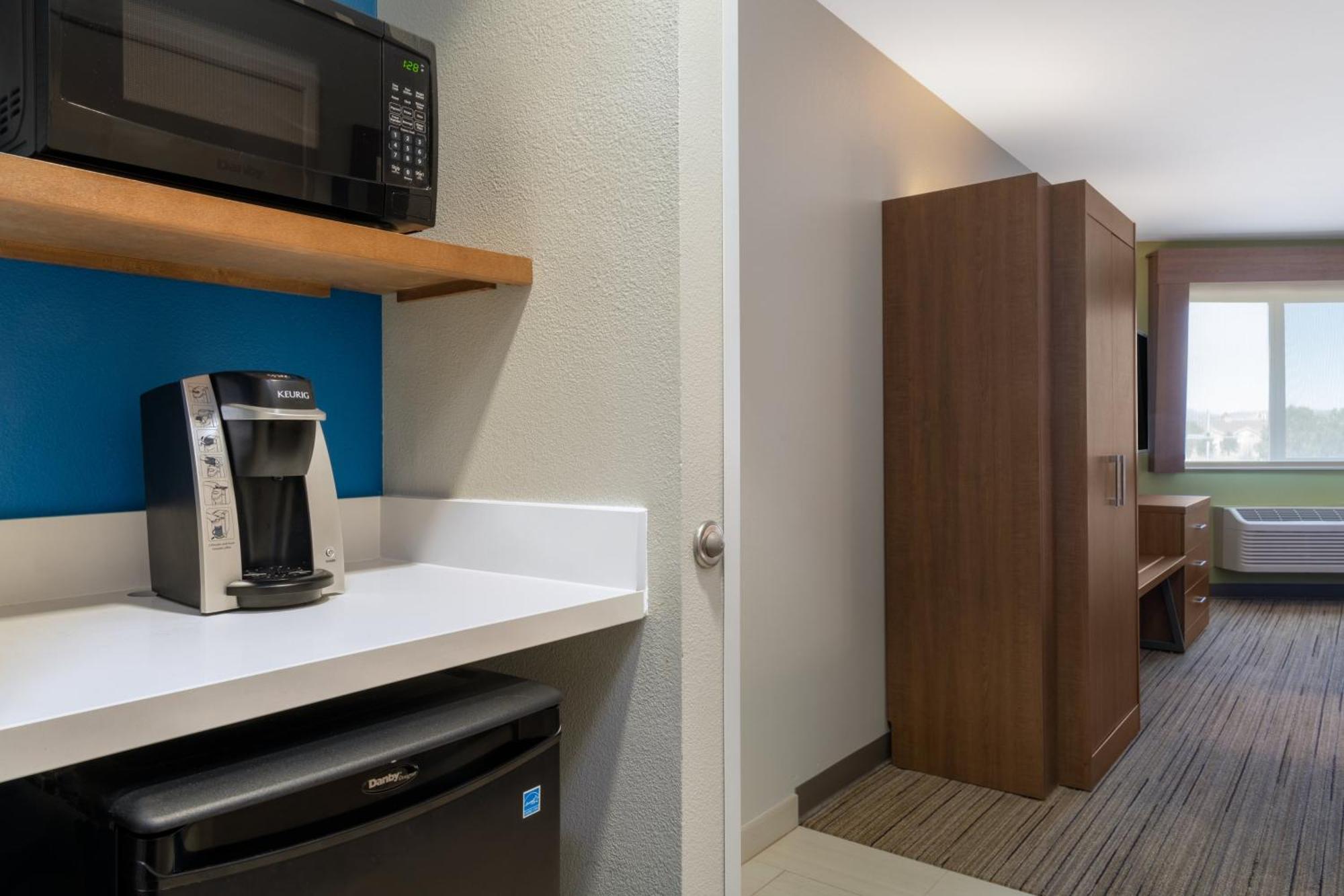 Holiday Inn Express & Suites Colorado Springs-Airport By Ihg Exterior foto